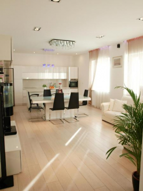Split Center Luxury Apartment
